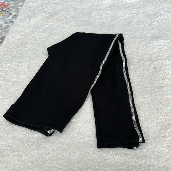 Zara High rise leggings with wide elastic waistband. it is a stretchable. - Picture 7 of 9